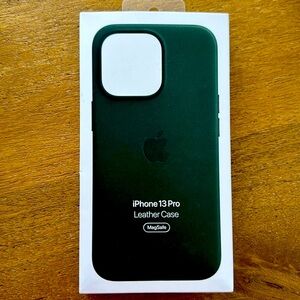 Apple iPhone 13 Pro Leather Case with MagSafe - Sequoia Green
